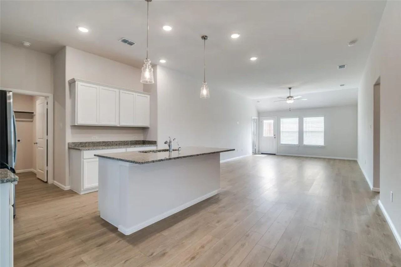 213 Corcovado Ave - Photo 6 of 25
