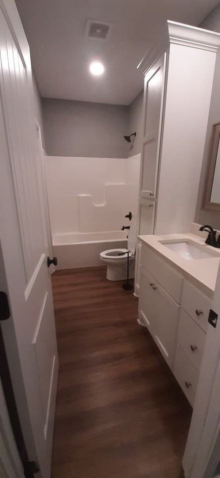 512 N Oak St - Photo 5 of 11