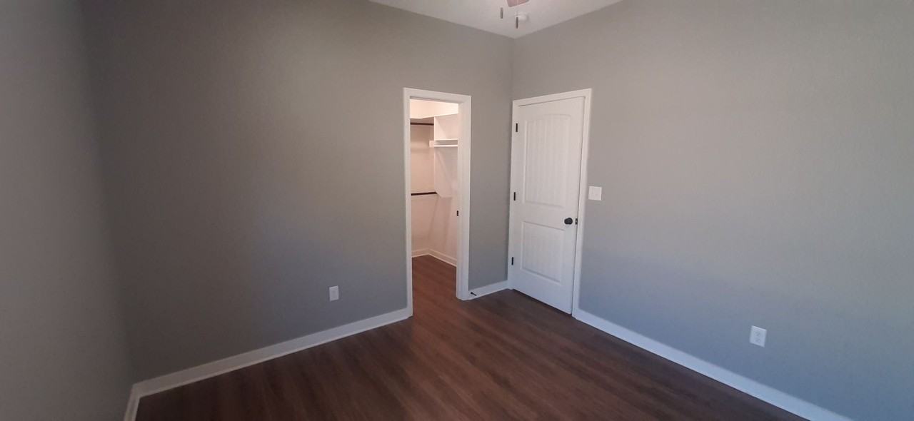 512 N Oak St - Photo 6 of 11