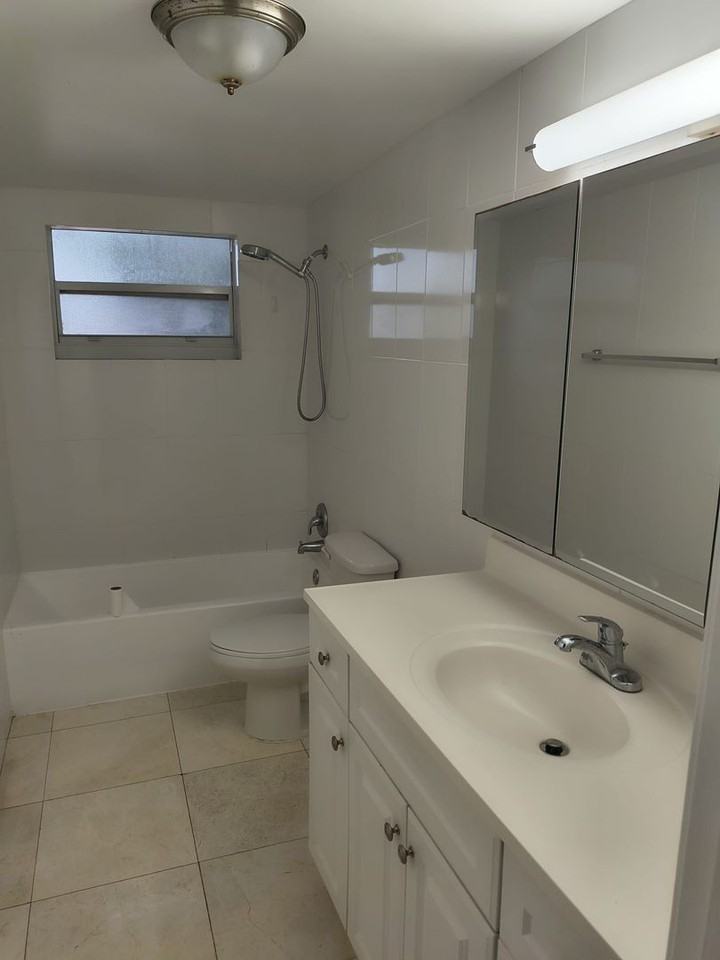 1777 Michigan Ave - Photo 4 of 21