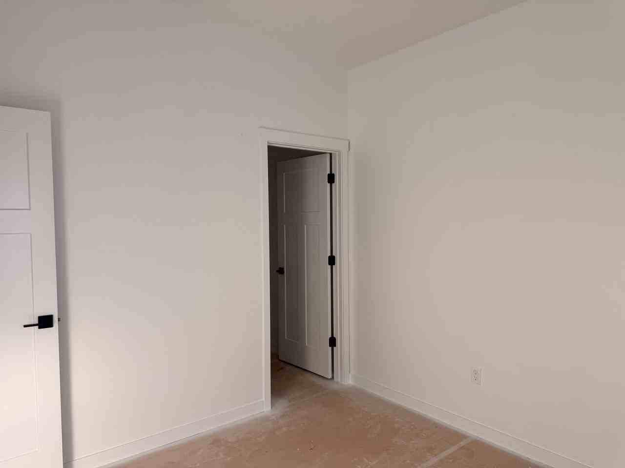 908 E Hastings Ave - Photo 6 of 11