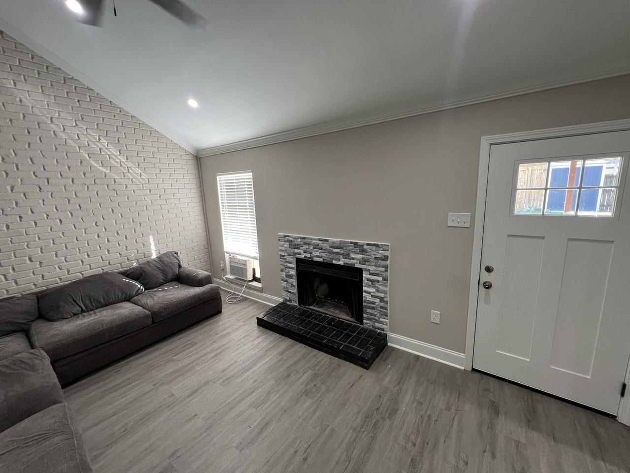 8724 Pecan Tree Dr - Photo 2 of 34