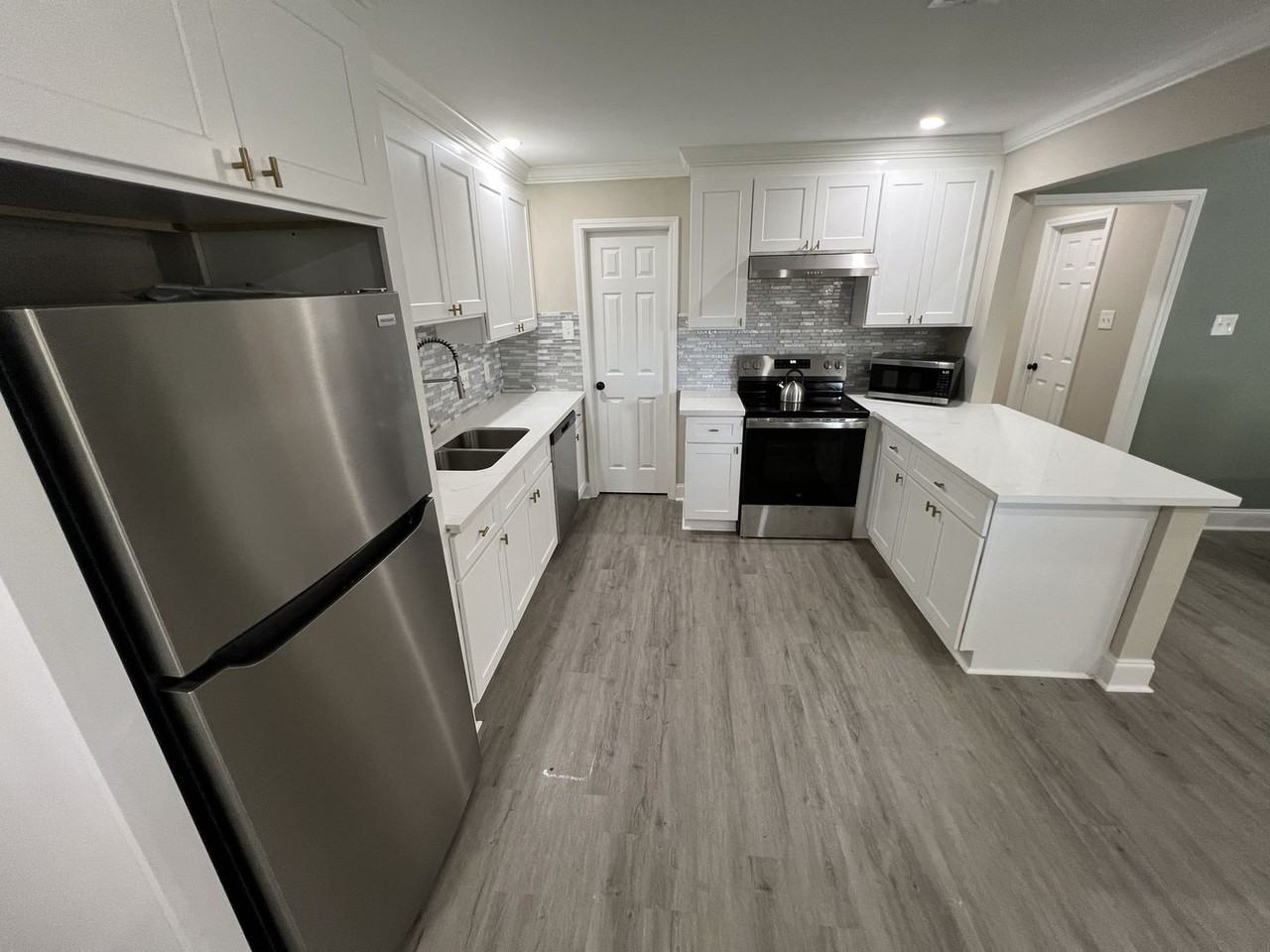 8724 Pecan Tree Dr - Photo 5 of 34