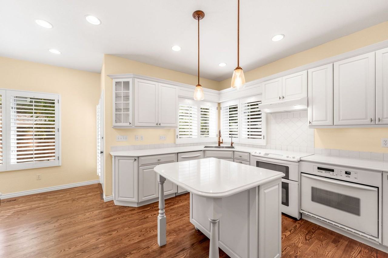 5530 Racquet Ln - Photo 6 of 48