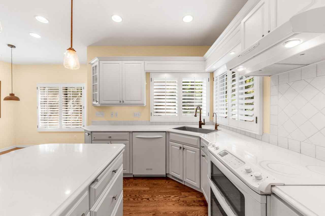 5530 Racquet Ln - Photo 7 of 48