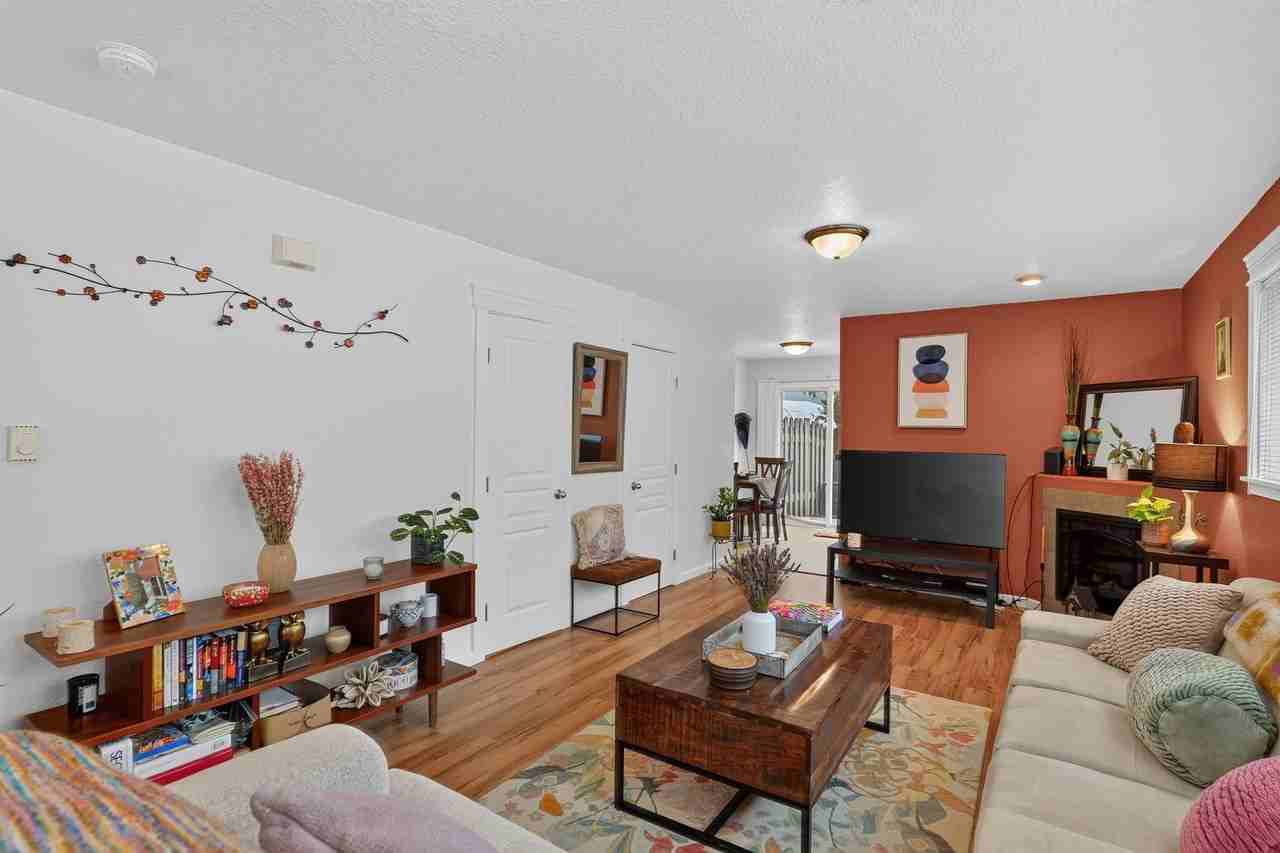 719 Se 148th Ave #A - Photo 5 of 19