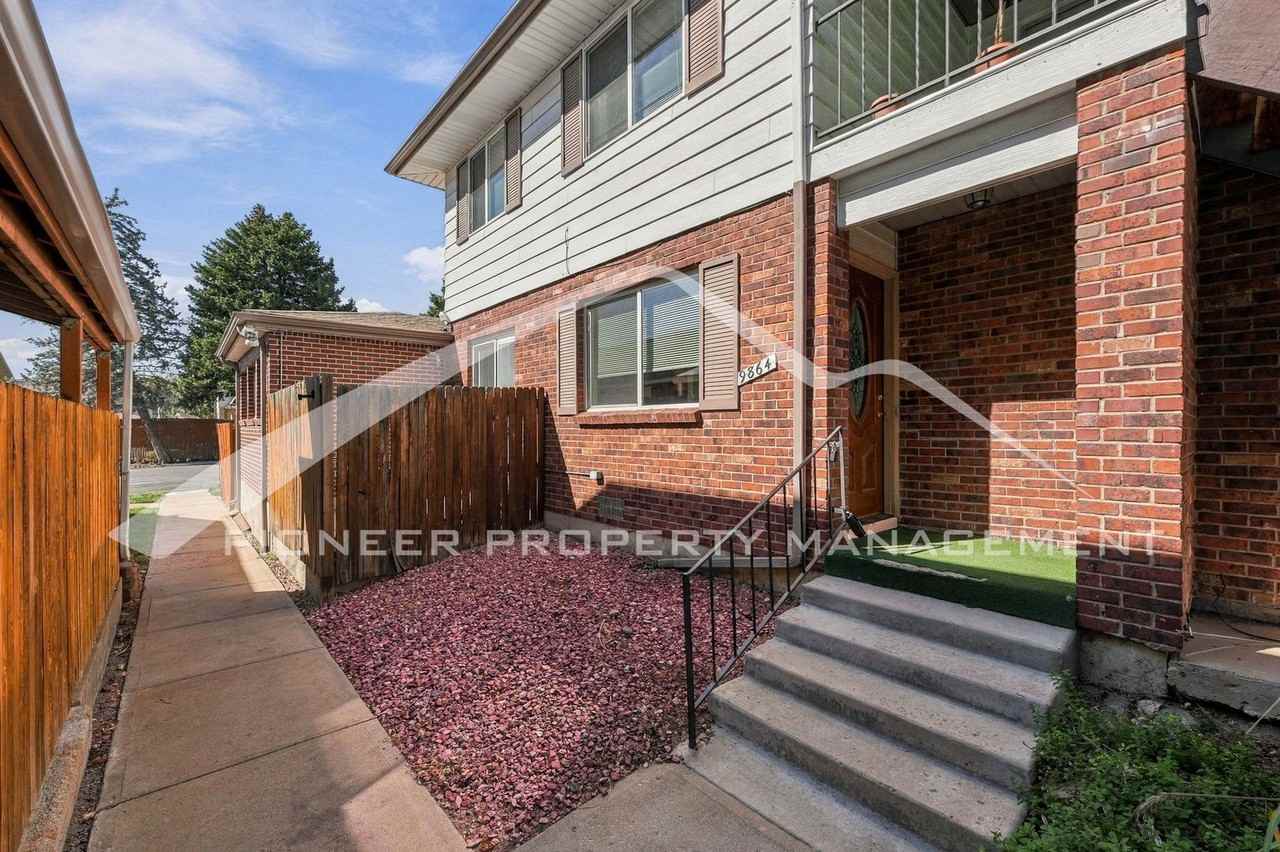 9864 Orangewood Dr - Photo 2 of 18