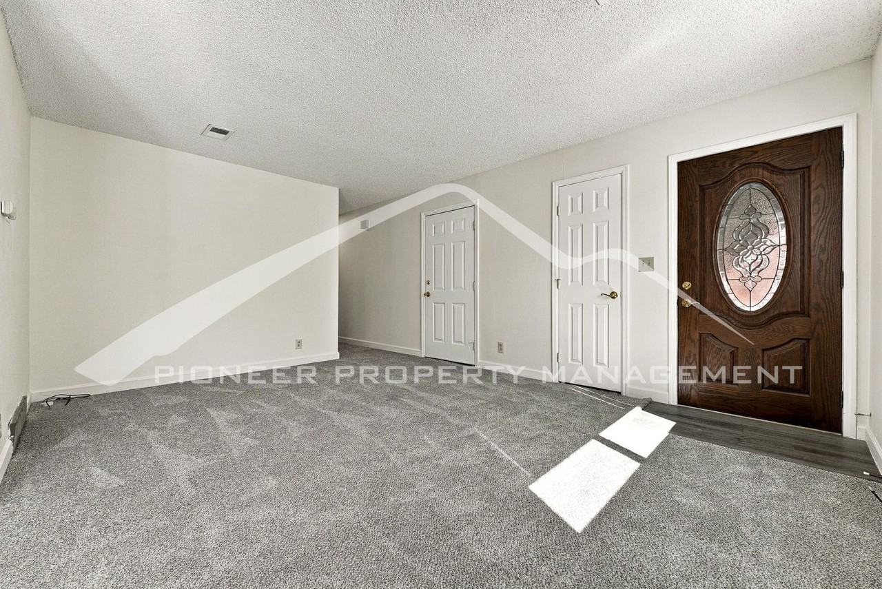 9864 Orangewood Dr - Photo 3 of 18