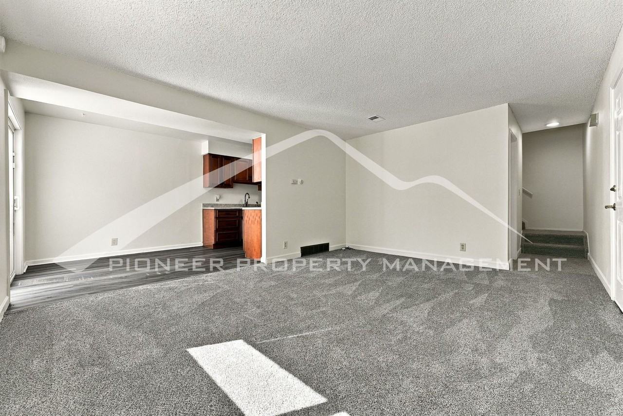 9864 Orangewood Dr - Photo 4 of 18