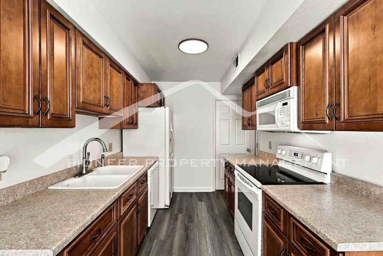9864 Orangewood Dr - Photo 7 of 18