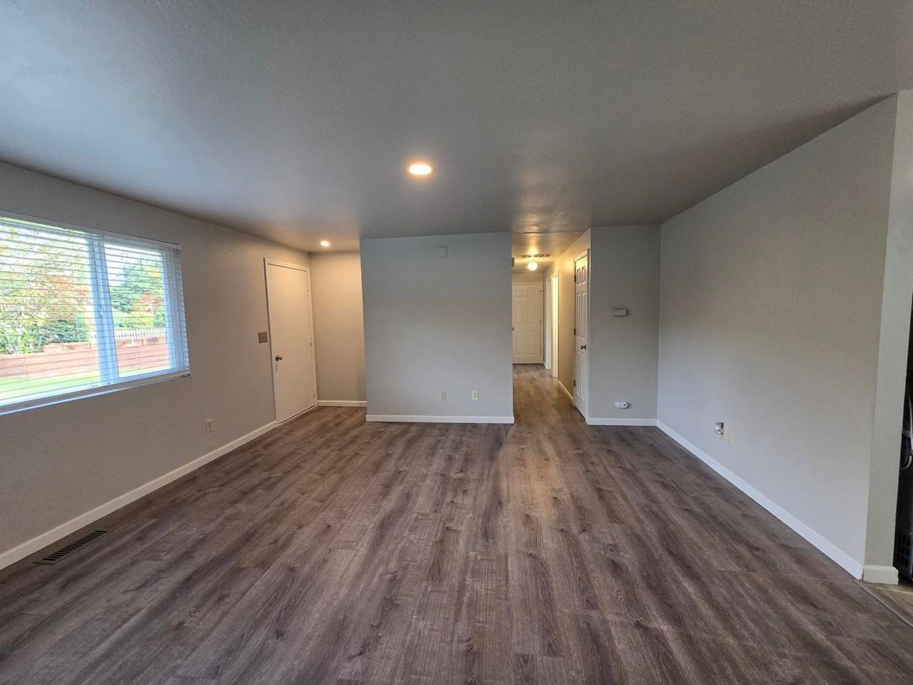 801 Lucas Dr - Photo 3 of 17