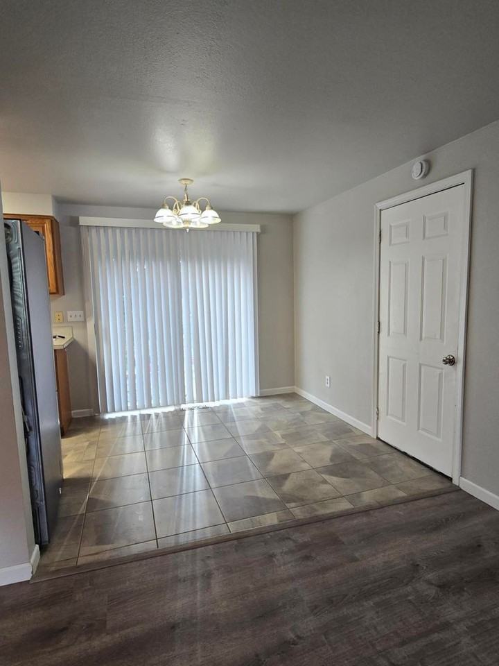 801 Lucas Dr - Photo 4 of 17