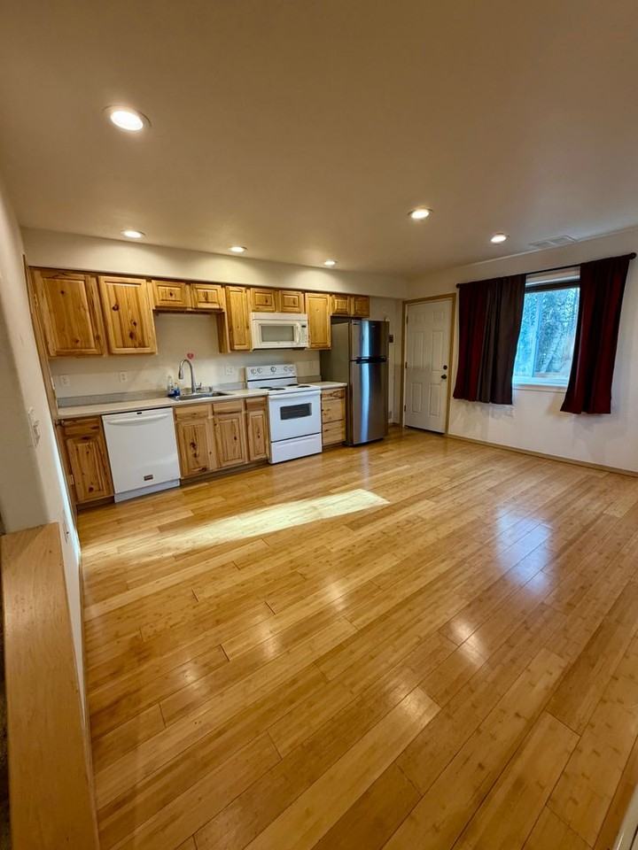 1801 Iniakuk Ave - Photo 4 of 10
