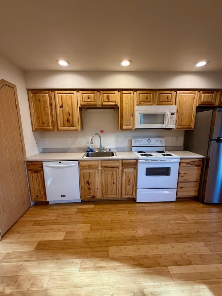 1801 Iniakuk Ave - Photo 5 of 10
