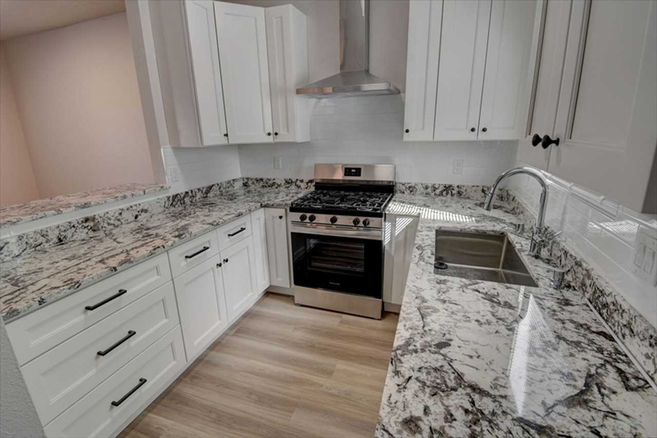 510 Phoenix Ave Nw - Photo 4 of 16