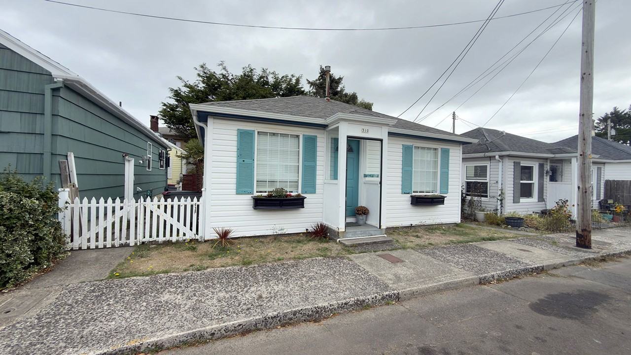310 Avenue K - Photo 2 of 17