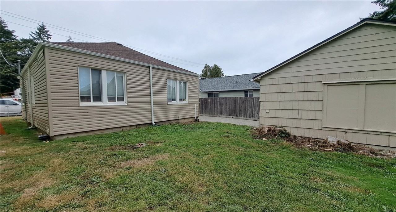 1720 Snyder Ave - Photo 3 of 38