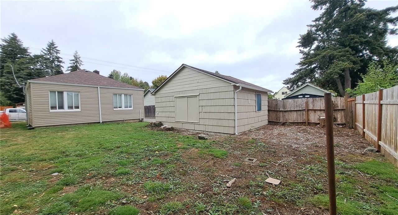 1720 Snyder Ave - Photo 4 of 38
