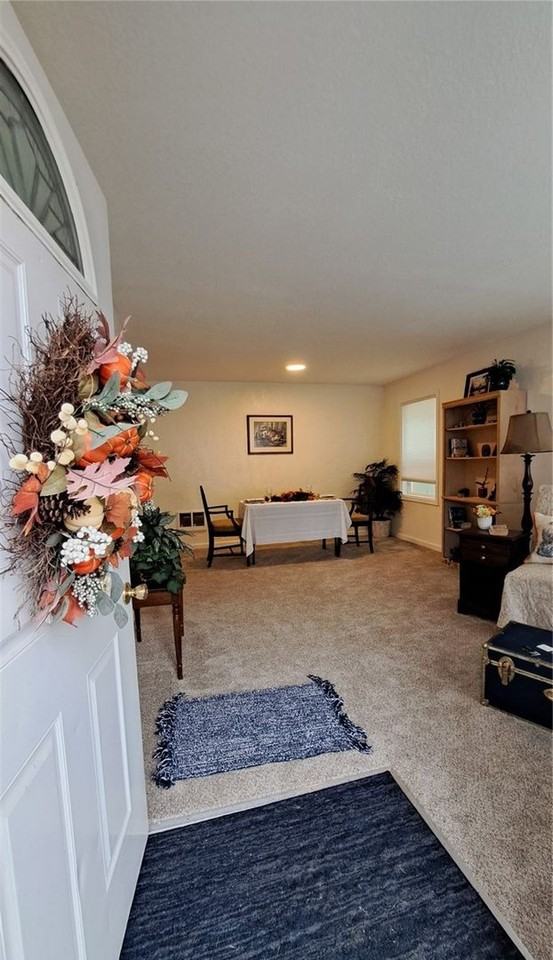 1720 Snyder Ave - Photo 5 of 38
