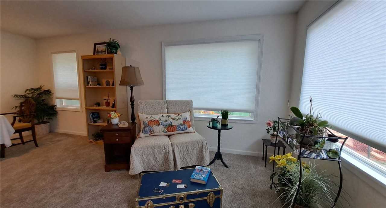 1720 Snyder Ave - Photo 7 of 38