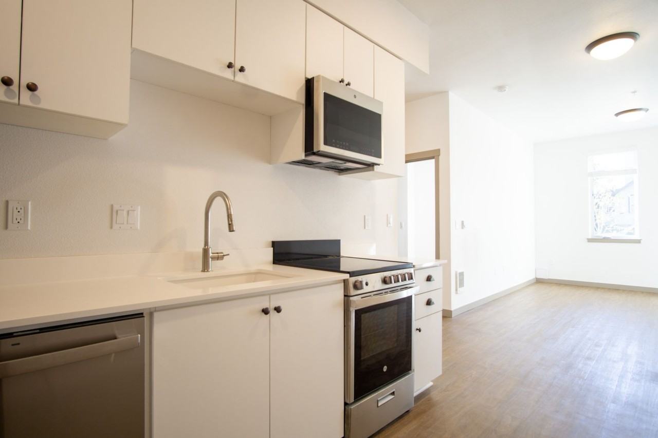 310 - N Willis Blvd - Photo 4 of 34