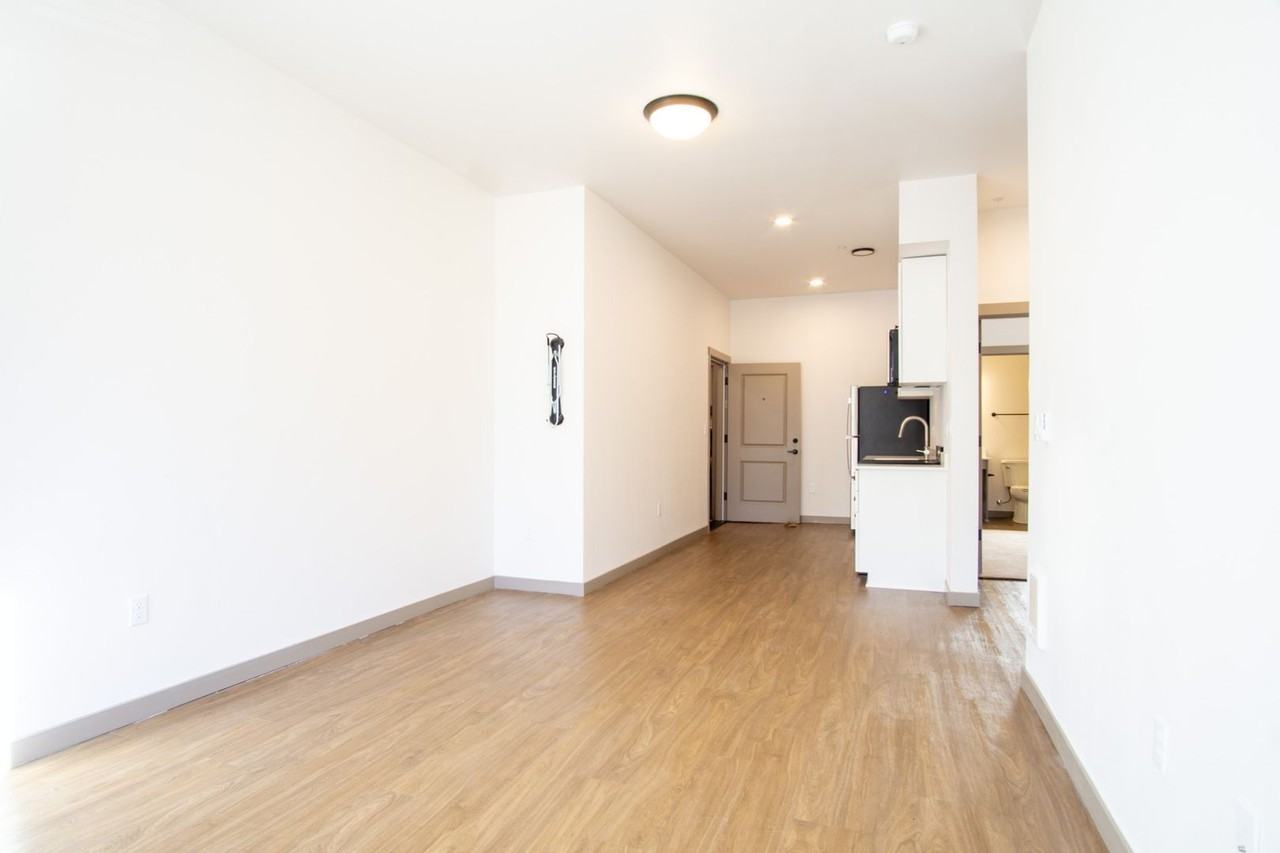 310 - N Willis Blvd - Photo 7 of 34