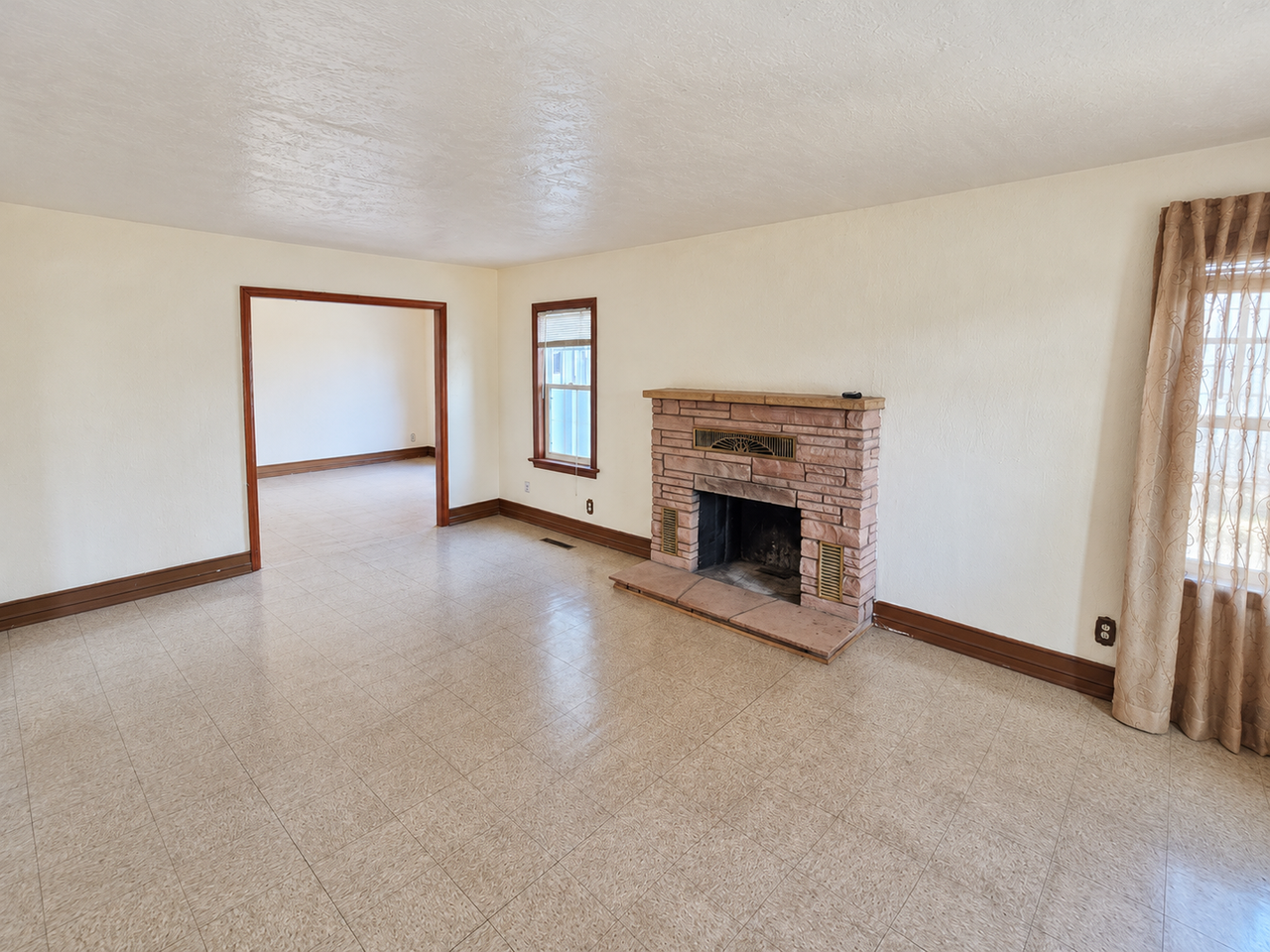 707 11th Ave S - Photo 4 of 15