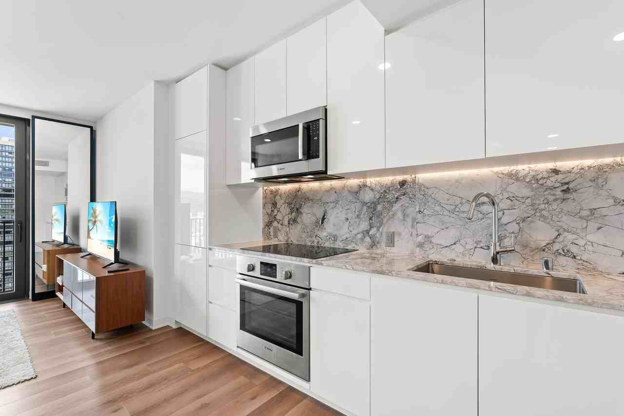 987 Queen St #3116 - Photo 5 of 21