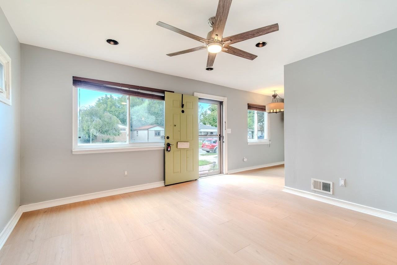 29066 Edward Ave - Photo 3 of 16