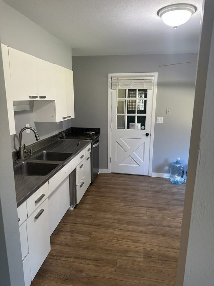 2374 Serviss St - Photo 3 of 10