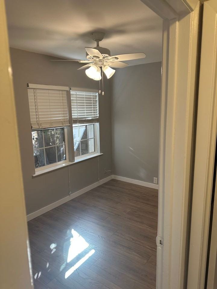 2374 Serviss St - Photo 5 of 10