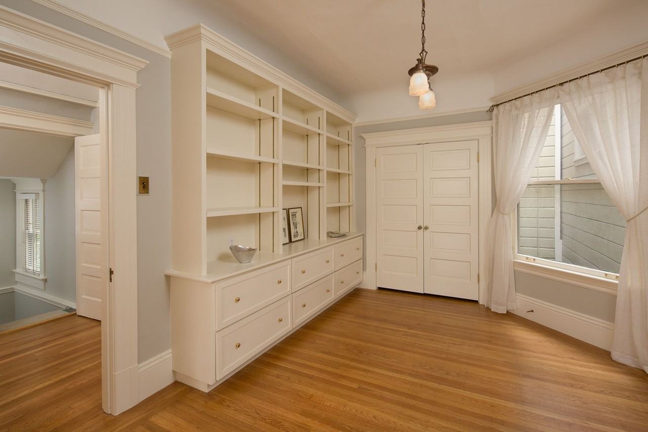 1035 Dolores St - Photo 7 of 28