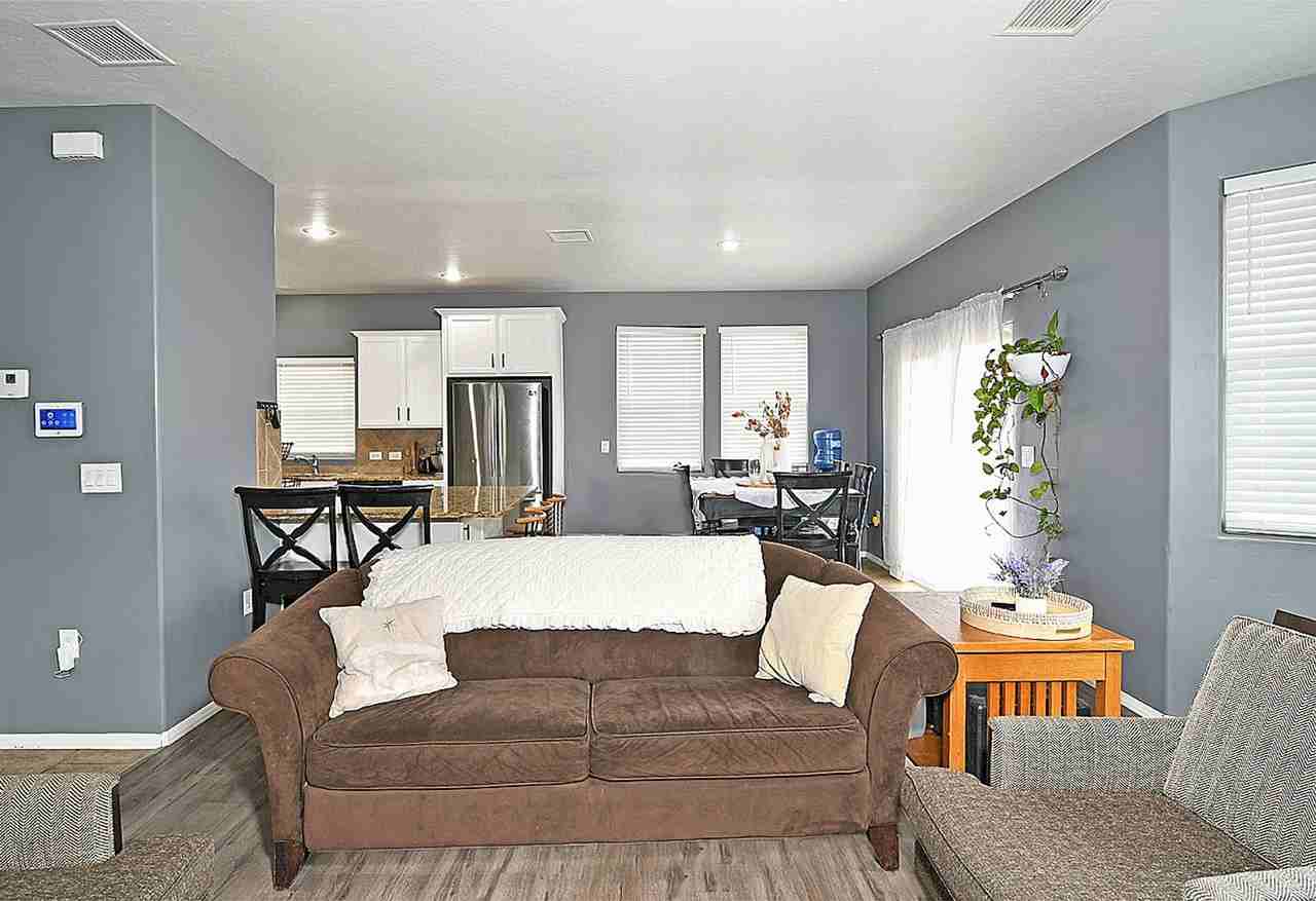 4965 Kenmore Rd - Photo 4 of 18