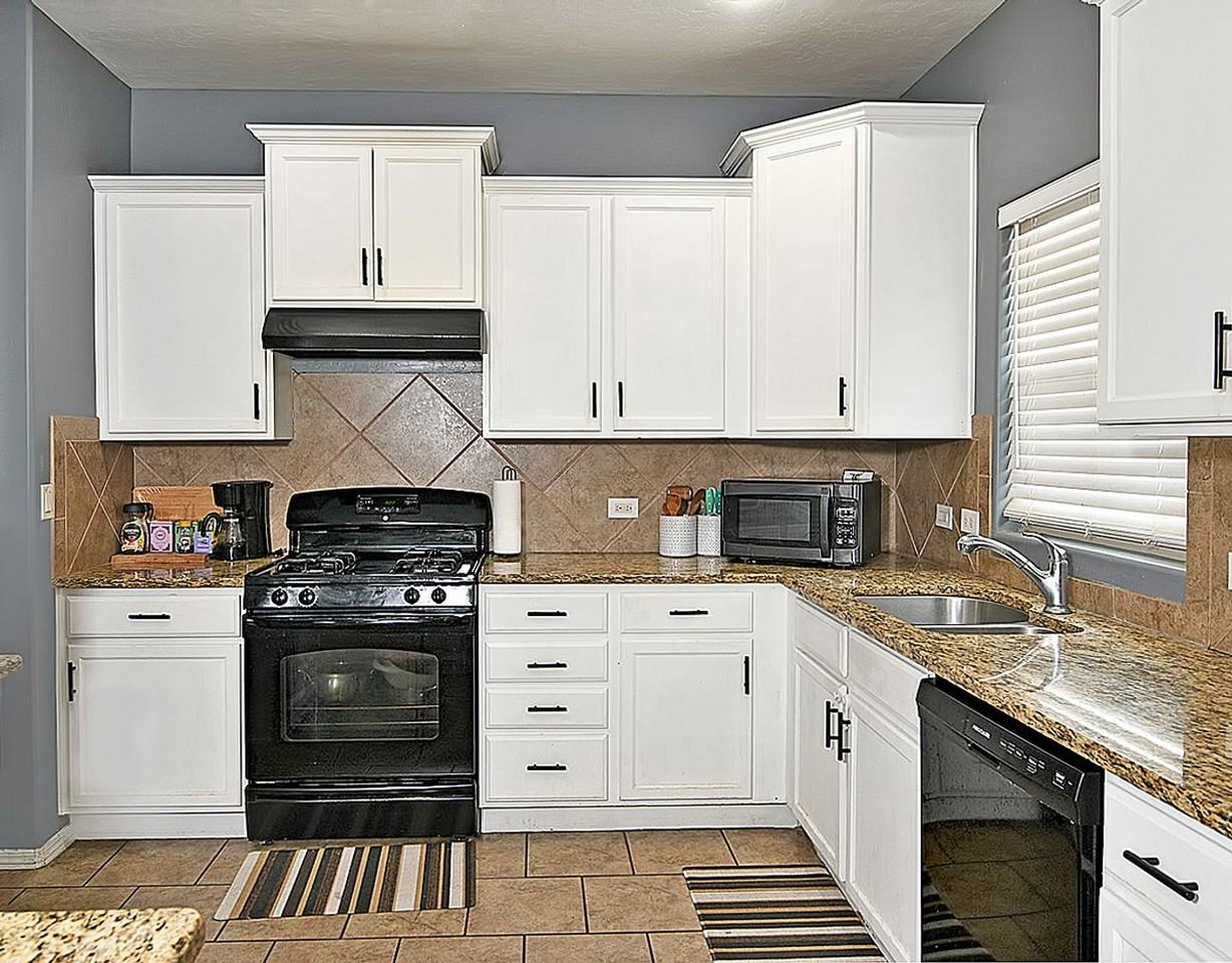 4965 Kenmore Rd - Photo 6 of 18