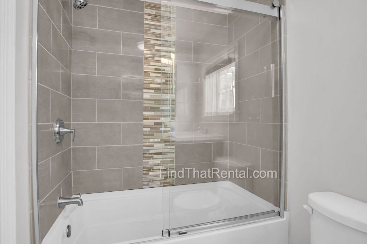 223 S Pitt St - Photo 3 of 12