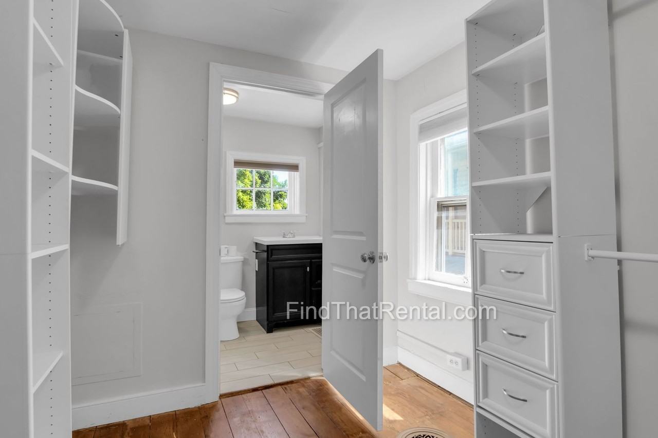 223 S Pitt St - Photo 4 of 12