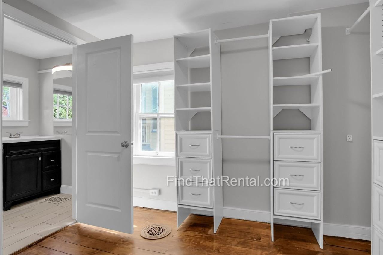 223 S Pitt St - Photo 5 of 12