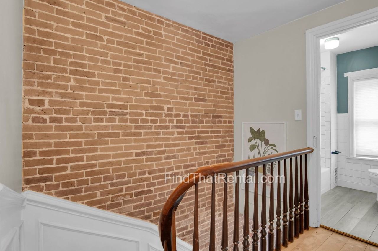 223 S Pitt St - Photo 6 of 12