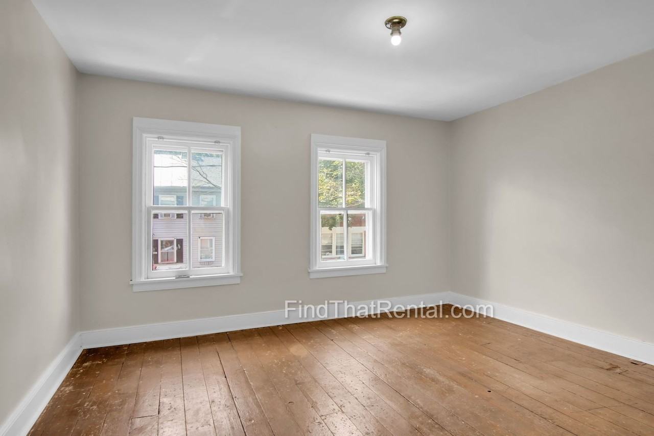 223 S Pitt St - Photo 7 of 12