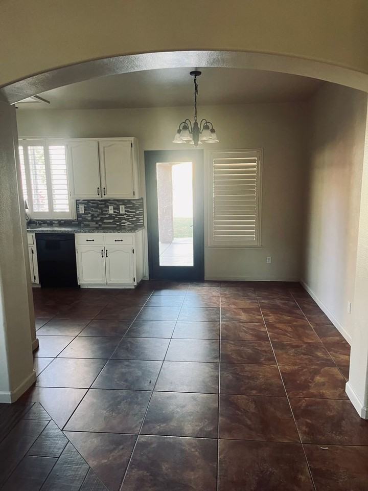 1856 N June Ave - Photo 4 of 24