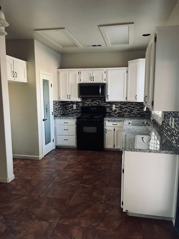 1856 N June Ave - Photo 6 of 24