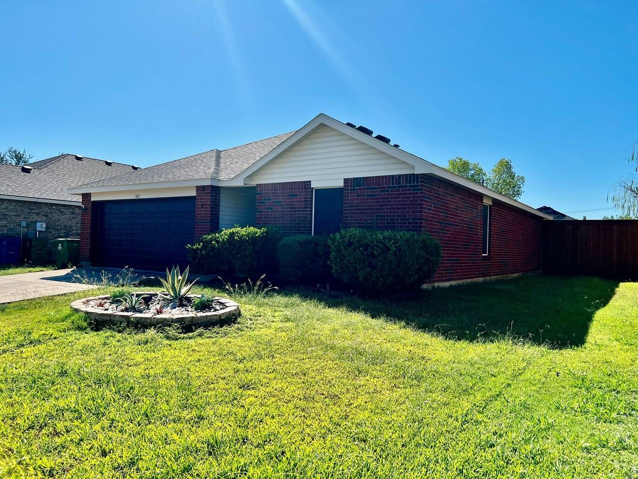 302 Quail Crossing Dr - Photo 2 of 23