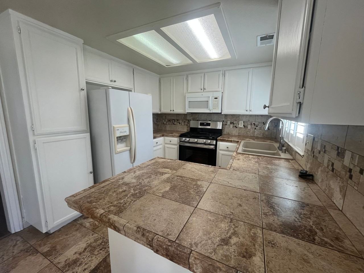 1525 Prospect Ln - Photo 3 of 10