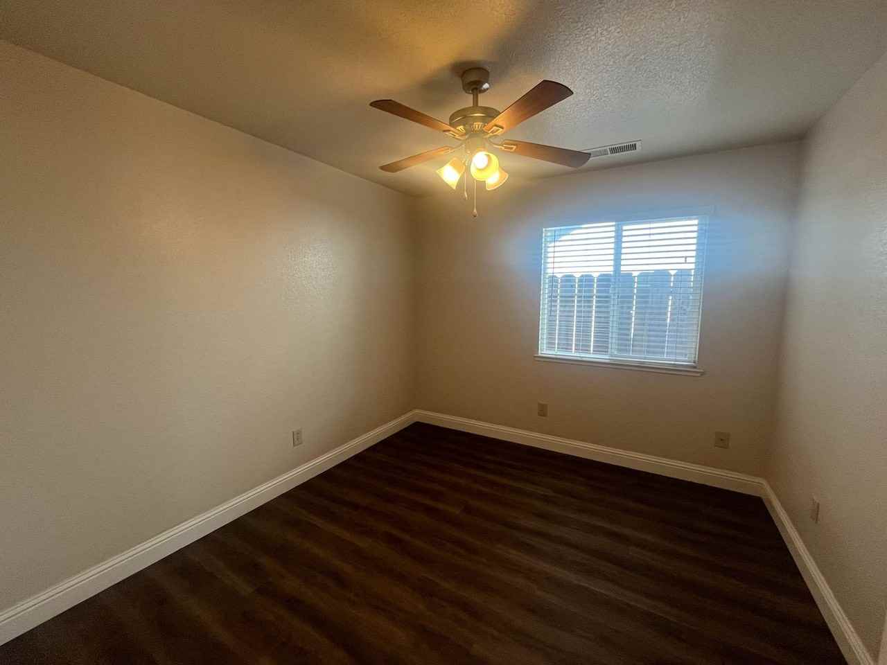 1525 Prospect Ln - Photo 7 of 10