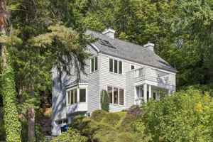 featured image of 8239 E Mercer Way