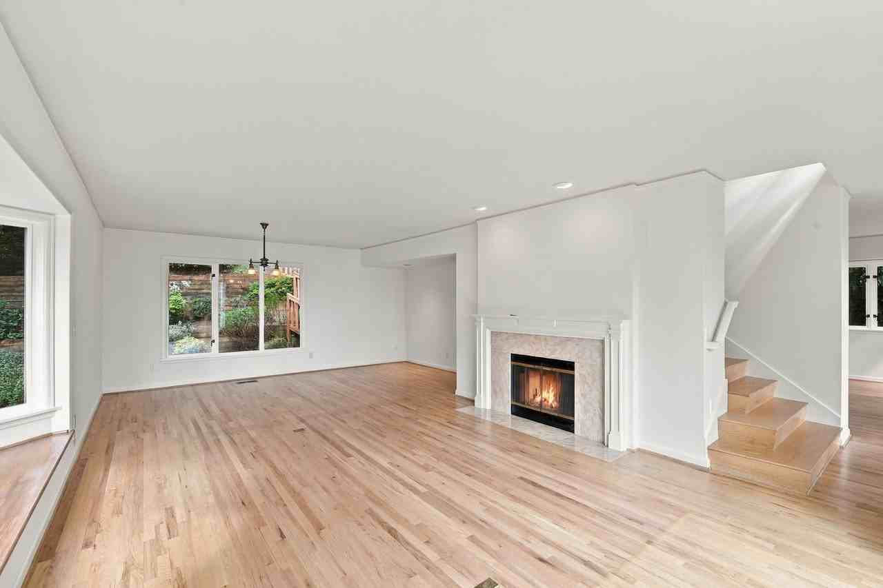 8239 E Mercer Way - Photo 7 of 36