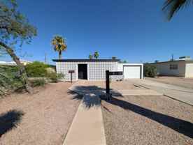 810 W 12th St - Photo 1 of 1