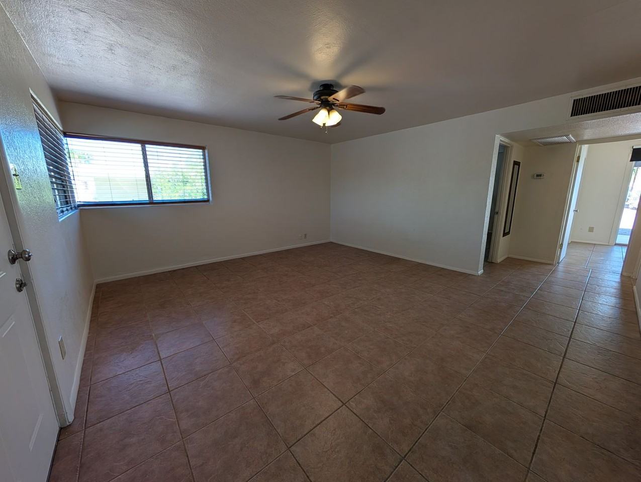 810 W 12th St - Photo 2 of 22