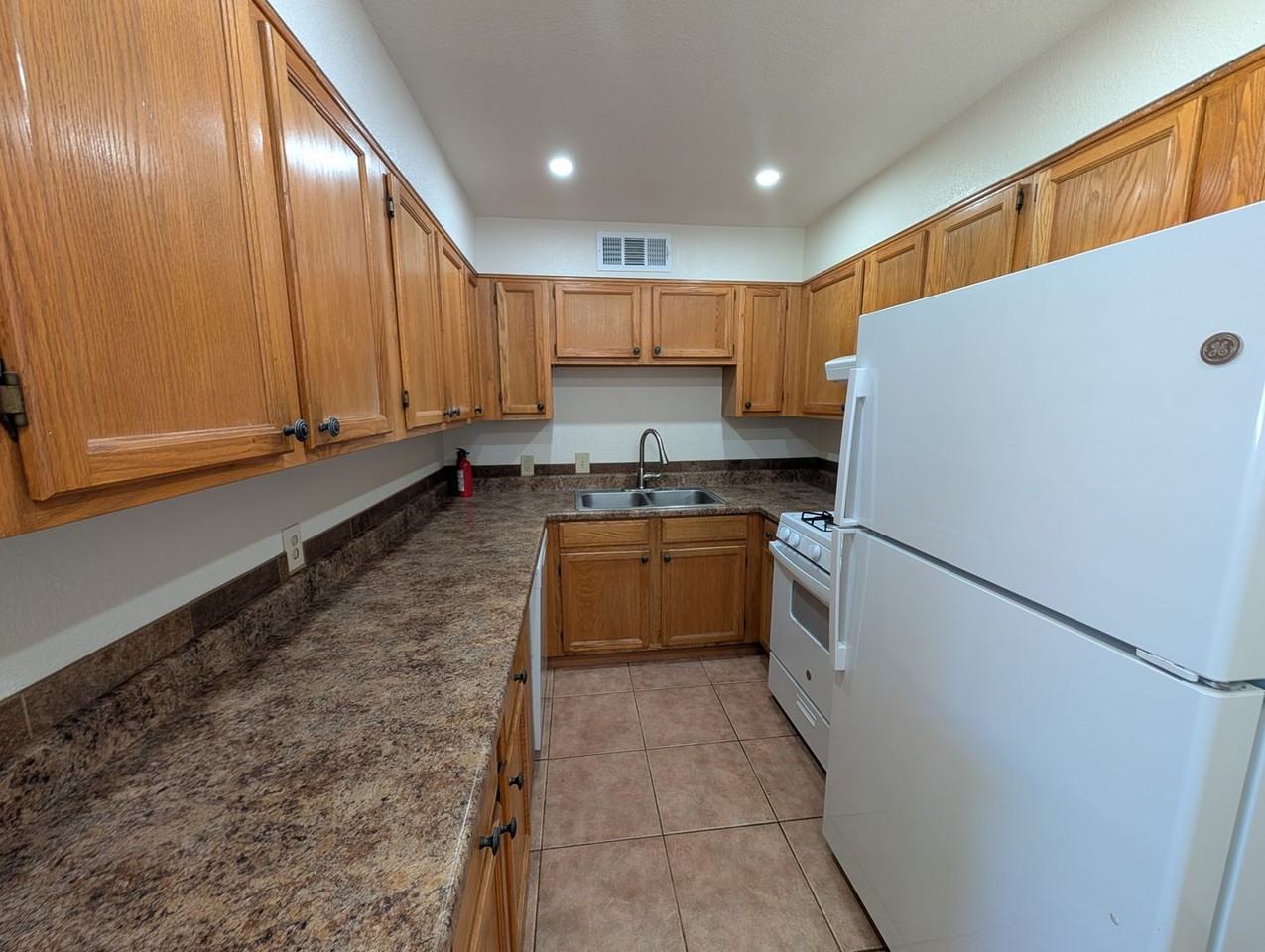 810 W 12th St - Photo 6 of 22