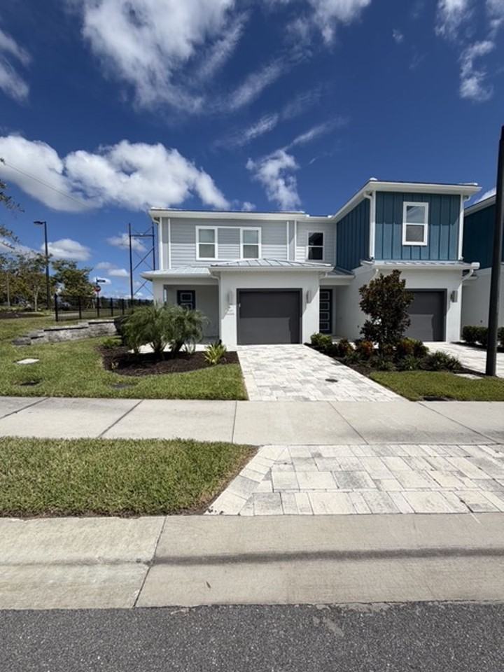 7881 Spectrum Dr - Photo 4 of 15